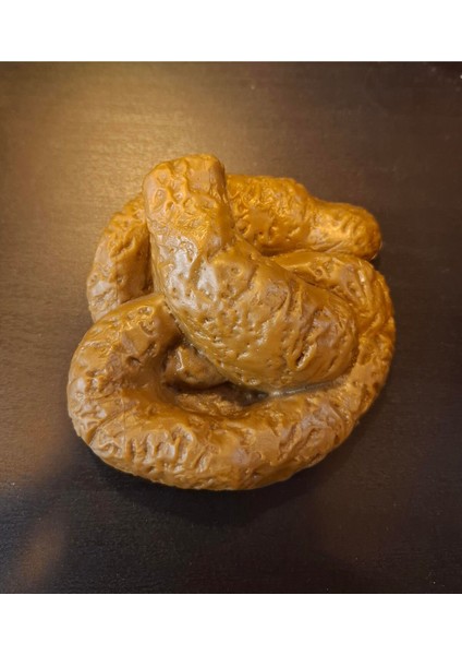 Gerçekçi Kaka Figürü