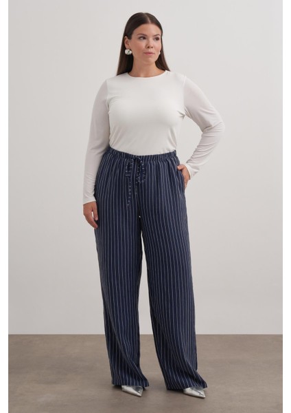 Beli Bağcıklı Düz Kesim Pantolon