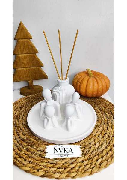 Family Love (Fitilli Vazo+Aile 4 Lü Set+20 cm Yuvarlak Sunumluk)