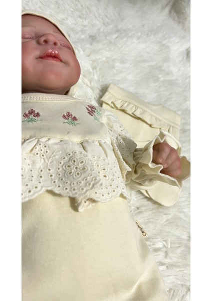 Yenidoğan Bebek 5 Parça Hastane Çıkışı Seti - Dantelli, Çiçek Nakışlı, Eldiven-Patik-Şapka Dahil, %100 Organik Pamuk modelleri