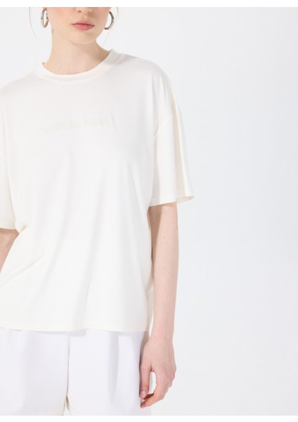 Bisiklet Yaka Kırık Beyaz Kadın T-Shirt The Relax Tshırt 4010 fırsatları