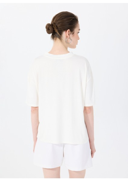 Bisiklet Yaka Kırık Beyaz Kadın T-Shirt The Relax Tshırt 4010 indirimleri