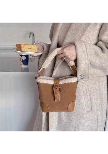 Mat Deri Pelüş Çanta Sonbahar ve Kış Üst Düzey Niş Kova Çanta Kadın Omuzdan Askili Çanta Mini Çanta Crossbody Çanta (Yurt Dışından)
