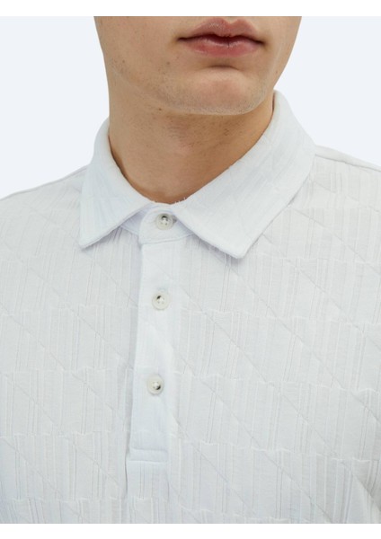 Beyaz Desenli Polo Yaka %100 Pamuk T-Shirt fırsatları