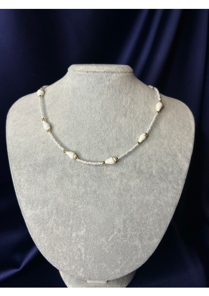 Deniz Kabuklu Beyaz Boncuklu Kolye