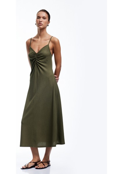 Drape Detaylı Bürümcük Kumaş Ince Askılı Midi Elbise