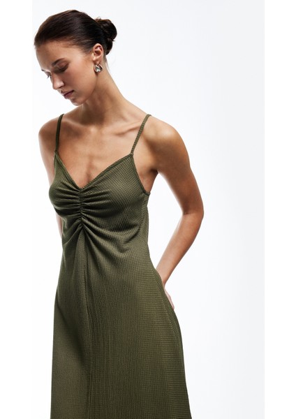 Drape Detaylı Bürümcük Kumaş Ince Askılı Midi Elbise