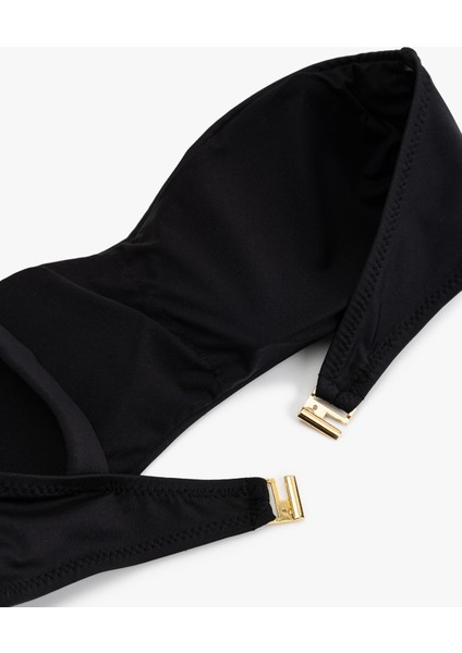 Hafif Destekli Metal Aksesuarlı Tek Omuz Bikini Üstü