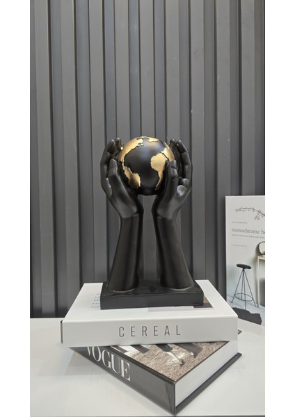 Dünyayı Ellerinde Tutan Dekoratif Obje