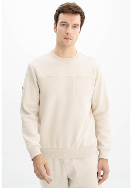 Erkek Regular Fit Cepli Bisiklet Yaka Sweatshirt K26124600601 fırsatları