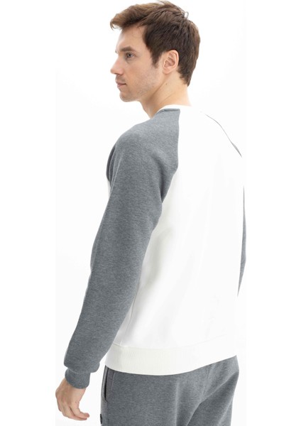 Erkek Regular Fit Baskı Yazılı Bisiklet Yaka Sweatshirt K26124600301 indirimleri