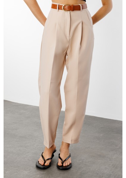 Kadın Dar Paça Pileli Kemerli Mevsimlik Kumaş Pantolon Kemerli-Pantolon modelleri
