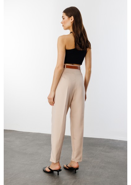Kadın Dar Paça Pileli Kemerli Mevsimlik Kumaş Pantolon Kemerli-Pantolon indirimleri