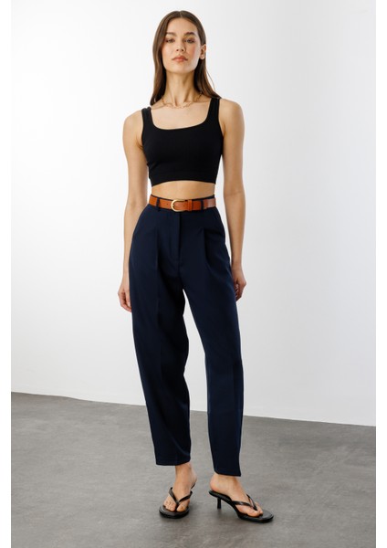 Kadın Dar Paça Pileli Kemerli Mevsimlik Kumaş Pantolon Kemerli-Pantolon fiyatları