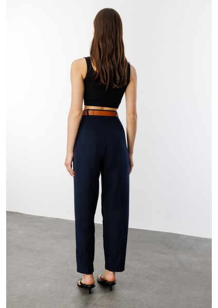 Kadın Dar Paça Pileli Kemerli Mevsimlik Kumaş Pantolon Kemerli-Pantolon fırsatları