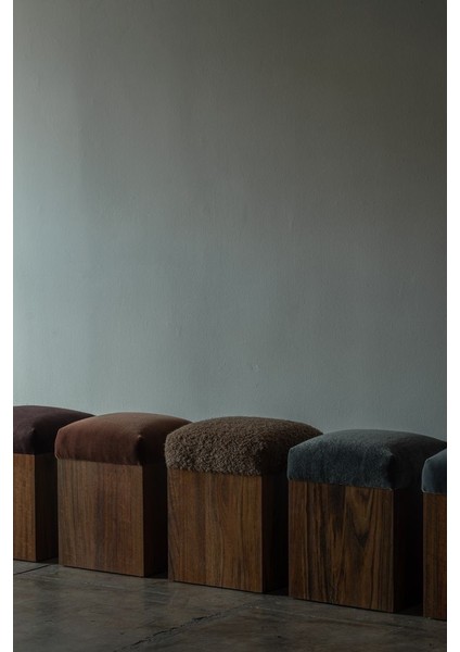 Modern Ahşap Gövdeli Kare, Kadife Döşemeli Şık Puf & Bench modelleri