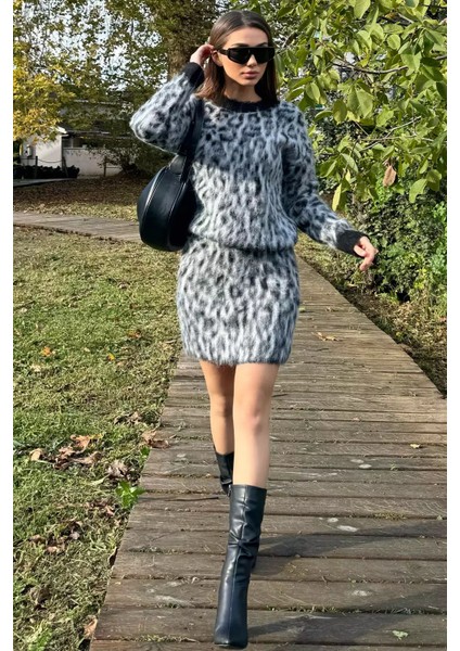 Kadın Leopar Desen Etekli Triko Takım