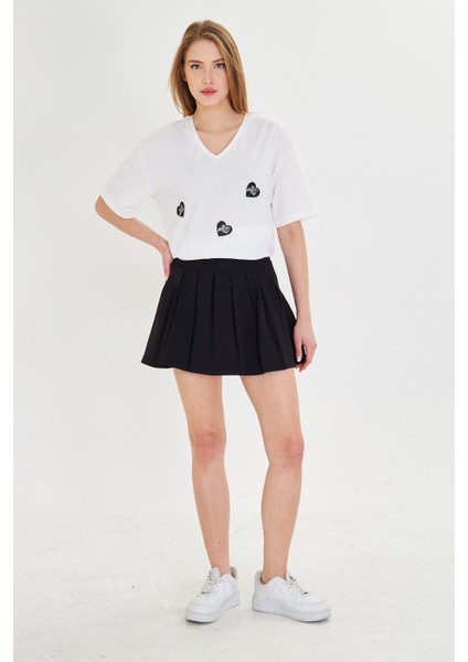 V Yaka Çoklu Kalp Baskılı T-Shirt