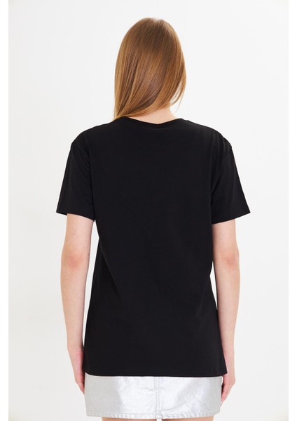 Kalpli Taş İşlemeli T-Shirt