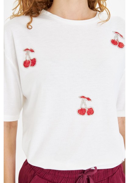 Kiraz İşlemeli Taşlı T-Shirt