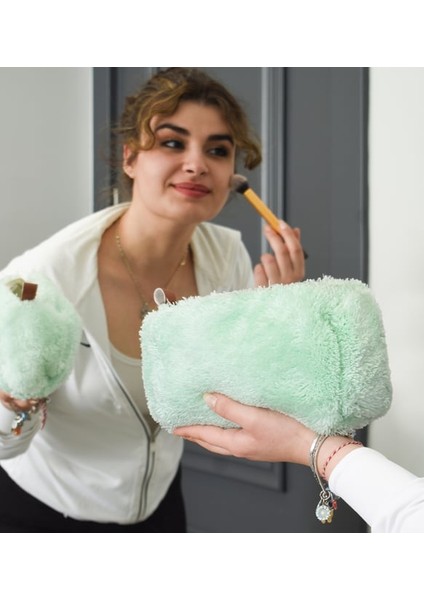 Ayıcı Oyuncak Fermuarlı Peluş Makyaj Çantası (Uzun Tüylü) – Kadınlar Için En Yeni Makyaj Çantası
