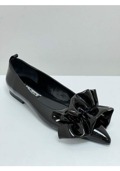 420 Siyah Rugan Günlük Rahat Fiyonk Detaylı Sivri Burun Kadın Babet Ayakkabı