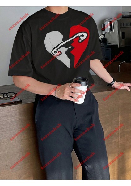 Minimal Çengeli Kalp Baskılı Oversize Yıkamalı Tshirt Siyah fırsatları