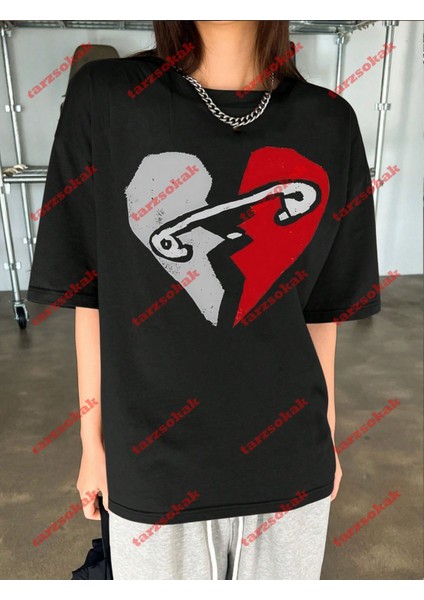 Minimal Çengeli Kalp Baskılı Oversize Yıkamalı Tshirt Siyah indirimleri