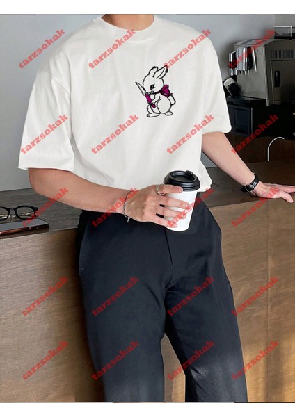 Minmal Katil Tavşan Baskılı Oversize Yıkamalı Tshirt Beyaz