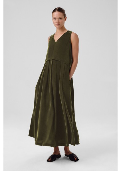 Haki Eteği Pileli Kolsuz Uzun Elbise