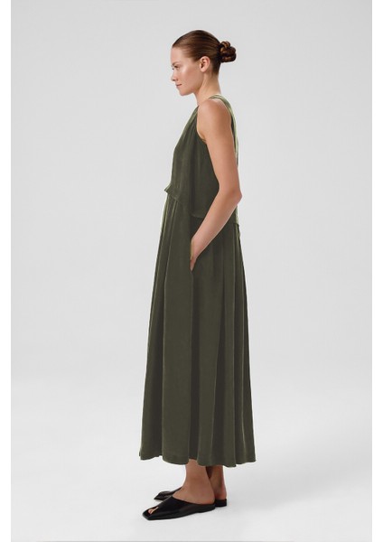 Haki Eteği Pileli Kolsuz Uzun Elbise fırsatları