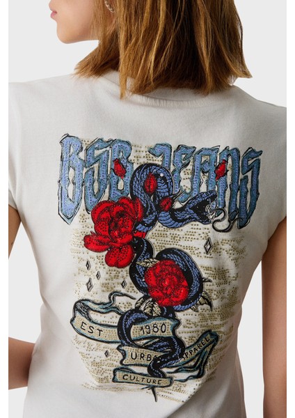 % 100 Pamuk Regular Fit Bisiklet Yaka Sırt Baskılı T Shirt Bayan T Shirt 053 fırsatları