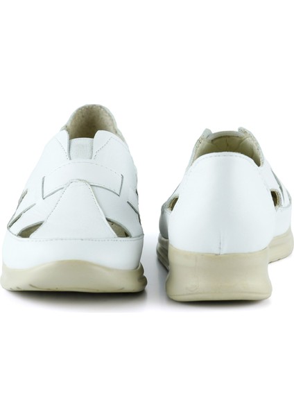Aida Beyaz Deri Kesik Detaylı Lastikli Slip-On Günlük Ayakkabı