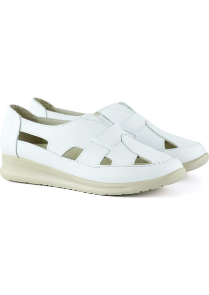 Aida Beyaz Deri Kesik Detaylı Lastikli Slip-On Günlük Ayakkabı
