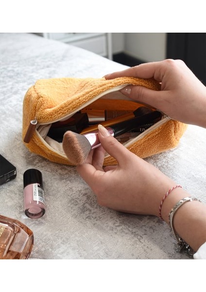 Ayıcı Oyuncak Fermuarlı Peluş Makyaj Çantası (Kısa Tüylü) – Kadınlar Için En Yeni Makyaj Çantası