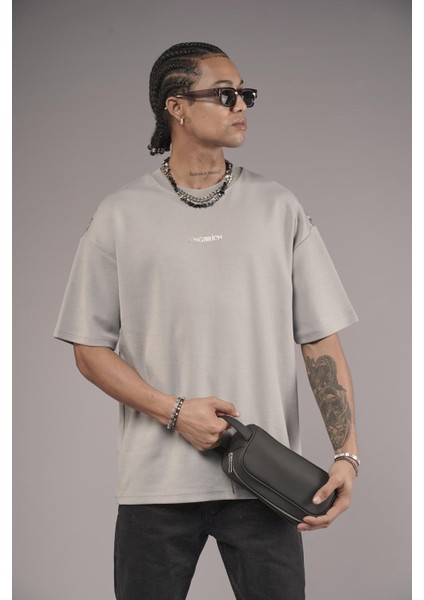 Sırtı Etnik Desenli Baskılı Oversize Kalıp Tişört fiyatları