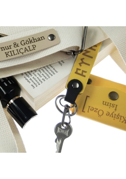 Kırmızı-Turkuaz, Hız Aşıkları İçin, İsim Plaka ve A Rh (+) Kan Grubu Yazılı 2'li Anahtarlık Armağan Set indirimleri