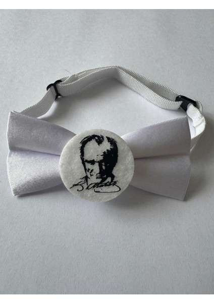 Atatürk Imzalı ve Silüetli 23 Nisan /19 Mayıs / 29 Ekim / 10 Kasım Için Ayarlanabilir Lastikli Saten Çocuk Papyon fiyatları