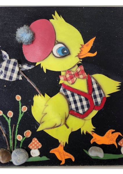 Bez Üzeri Dogal Malzeme Civciv Tablo. Kat Kat Yapistirma, Tas, Dal Gibi Malzemeler ile Yapilmis fiyatları