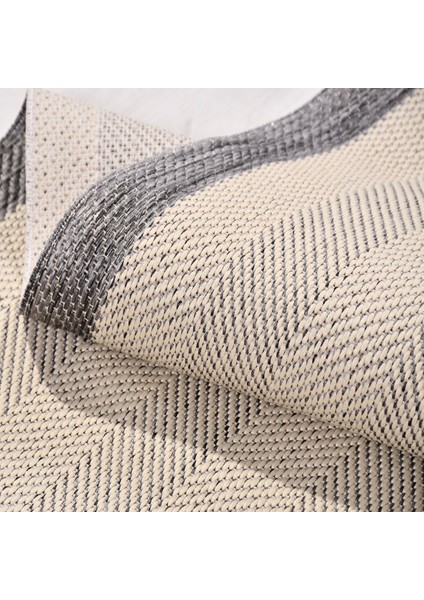 Minimalist Balıksırtı Bej Halı – Pamuk ve Polyester Şıklığı