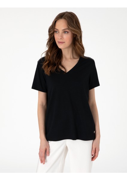 Kadın Siyah Regular Fit Tişört 50301461-VR046 modelleri