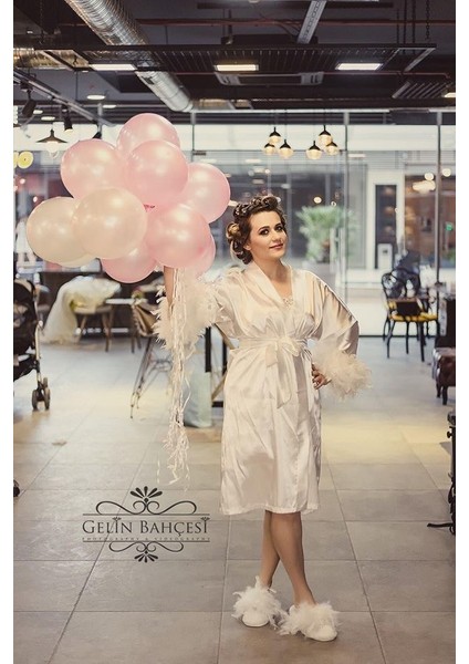 Kişiselleştirilebilir Kolları Tüylü Bride Gelin Sabahlığı Nakışlı Beyaz fırsatları