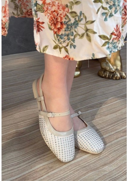 Daisy Bej Saten Boncuk Işlemeli Sandalet