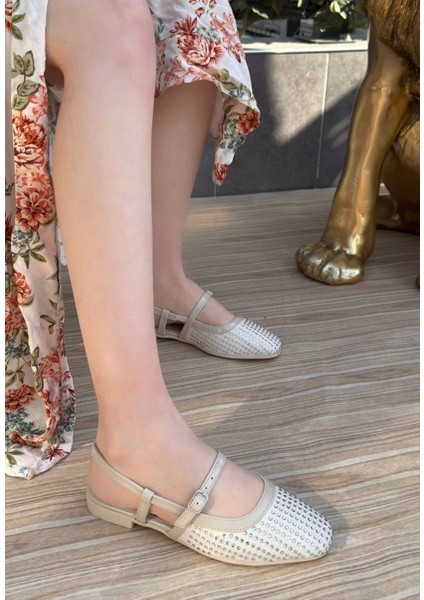 Daisy Bej Saten Boncuk Işlemeli Sandalet
