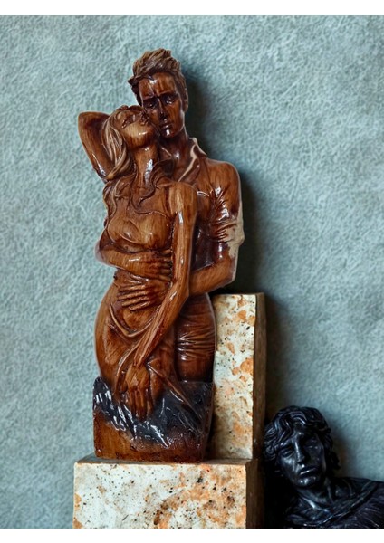 Ince Ayrıntılara Sahip Sarılan Sevgililer Büyük Boy Dekoratif Biblo 40 cm