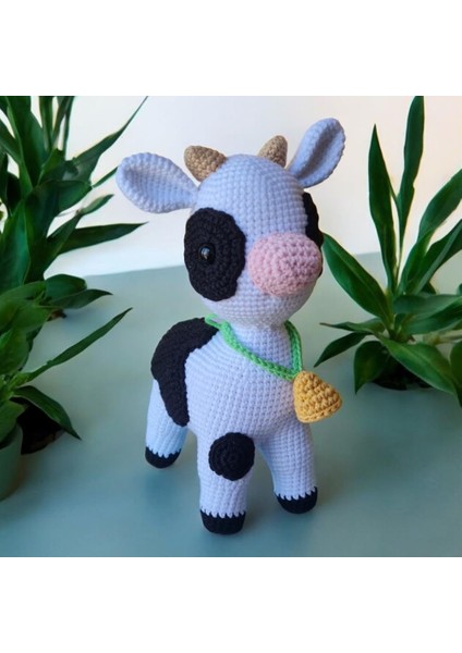 ve Oyun Arkadaşı Amigurumi Oyuncak (Inek)