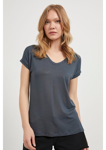 V Yaka Salaş Viskon T-Shirt