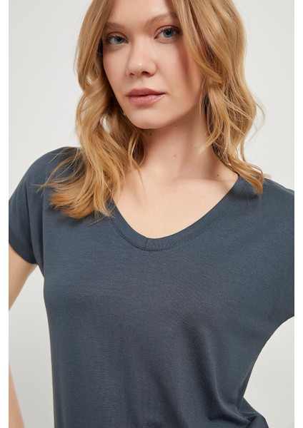 V Yaka Salaş Viskon T-Shirt fiyatları