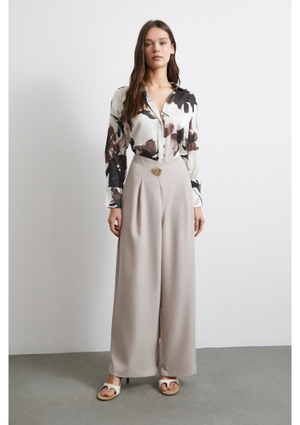Düğme Detaylı Pensli Dökümlü Pantolon Bej fiyatları