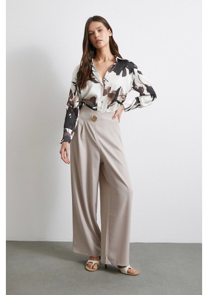 Düğme Detaylı Pensli Dökümlü Pantolon Bej modelleri